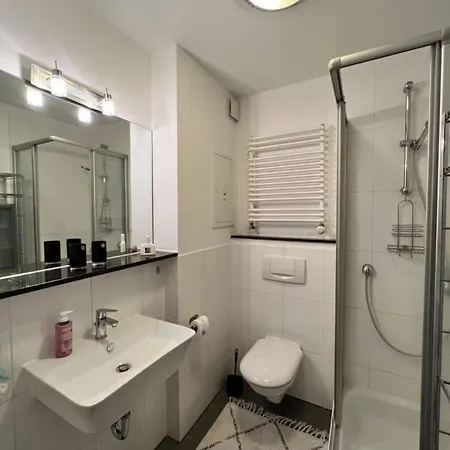 Apartment 4 Zimmer 4 Bath Nahe Stadium *